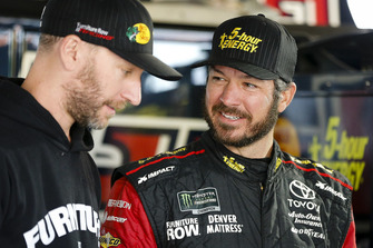 Martin Truex Jr., Furniture Row Racing, Toyota Camry, mit Cole Pearn