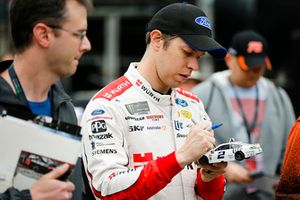 Brad Keselowski, Team Penske, Ford Fusion Wurth with fans