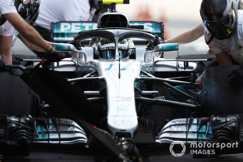 Valtteri Bottas, Mercedes AMG F1 W09 EQ Power+, in the pits during practice