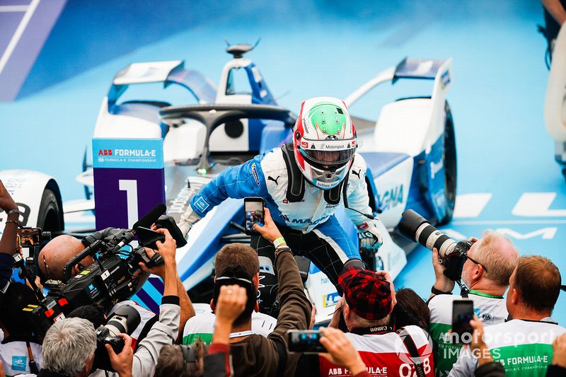 Antonio Felix da Costa, BMW I Andretti Motorsports, festeggia la vittoria, nel parco chiuso