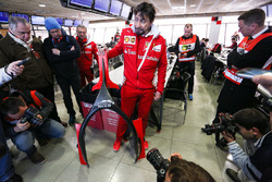 Alberto Antonini, Ferrari persvoorlichter in gesprek met de media over de Halo cockpit