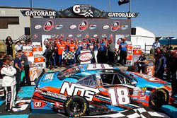 Race winner Kyle Busch, Joe Gibbs Racing Toyota