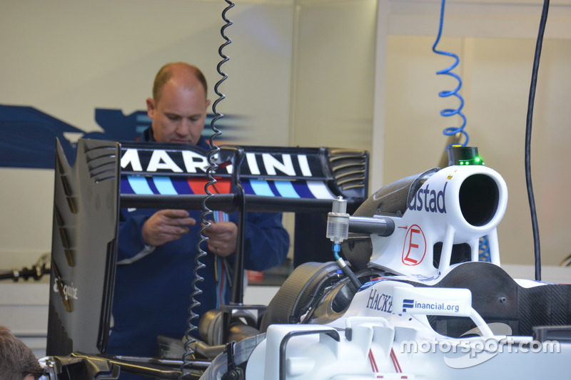 Williams FW38, Heckflügel