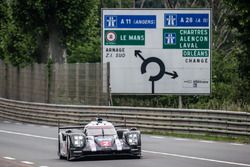 #2 Porsche Team Porsche 919 Hybrid: Romain Dumas, Neel Jani, Marc Lieb