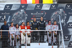 Podium: race winners Jules Szymkowiak, Bernd Schneider, second place Franck Perera, Marlon Stockinger, third place Enzo Ide, Christopher Mies