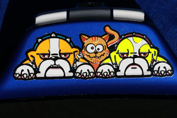 Les autocollants bulldog et chat de Valentino Rossi, Yamaha Factory Racing