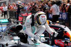 Winner Lewis Hamilton, Mercedes AMG F1 W07 Hybrid in parc ferme