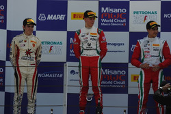 Podio manche A-B: Mick Schumacher, Prema Powerteam, Raul Guzman Marchina, DR Formula, Juan Manuel Co