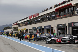 Pit Lane atmosphere