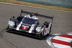 #1 Porsche Team Porsche 919 Hybrid: Timo Bernhard, Mark Webber, Brendon Hartley