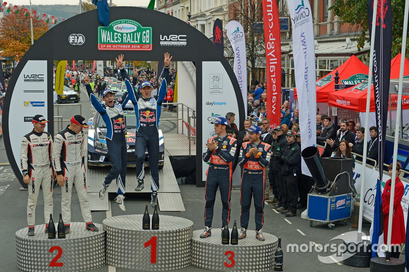 Podium : les vainqieurs Sébastien Ogier, Julien Ingrassia, Volkswagen Polo WRC, Volkswagen Motorsport; les 2e Ott Tänak, Raigo Molder, DMACK World Rally Team; les 3e Thierry Neuville, Nicolas Gilsoul, Hyundai i20 WRC, Hyundai Motorsport