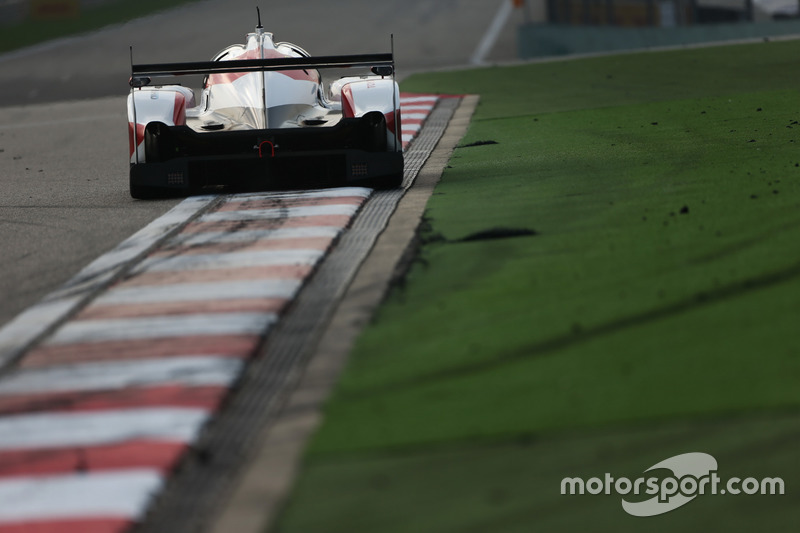 #6 Toyota Racing Toyota TS050 Hybrid: Stéphane Sarrazin, Mike Conway, Kamui Kobayashi