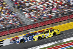 Brian Scott, Richard Petty Motorsports Ford, Matt Kenseth, Joe Gibbs Racing Toyota