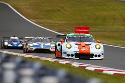 #86 Gulf Racing Porsche 911 RSR: Michael Wainwright, Adam Carroll, Ben Barker