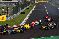 Alex Lynn, DAMS leads Mitch Evans, Pertamina Campos Racing, Nicholas Latifi, DAMS, Daniel de Jong, M