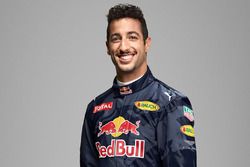 Daniel Ricciardo, Red Bull Racing, con el logo de Aston Martin