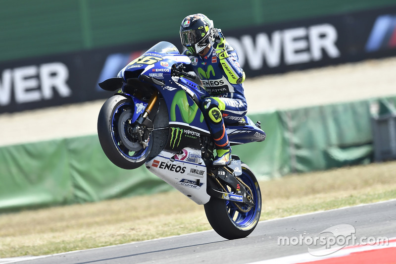 ... que mesmo assim recebeu de presente um show de Valentino Rossi na pista.