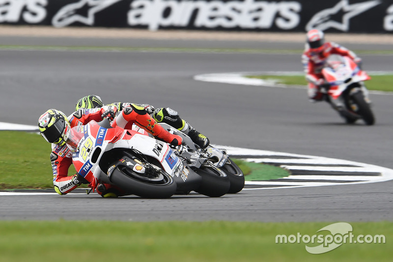 Choque de Andrea Iannone, Ducati Team