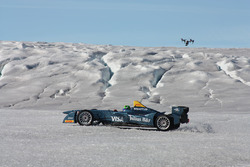 Lucas di Grassi guida sul circolo polare artico