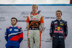 Racewinnaar Jarno Opmeer, MP Motorsport; tweede plaats Nerses Isaakyan, Koiranen GP; derde plaats Ri