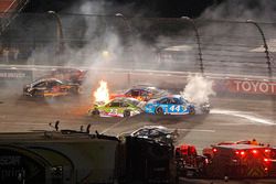 Crash: Ryan Newman, Richard Childress Racing, Chevrolet; Dylan Lupton, BK Racing, Toyota; David Raga