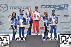 Podium: second place Dean Stoneman, Andretti Autosport, race winner Zach Veach, Belardi Auto Racing, third place Felix Serralles, Carlin