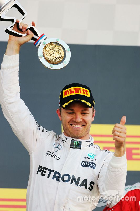 Podio: gandor Nico Rosberg, Mercedes AMG F1 Team