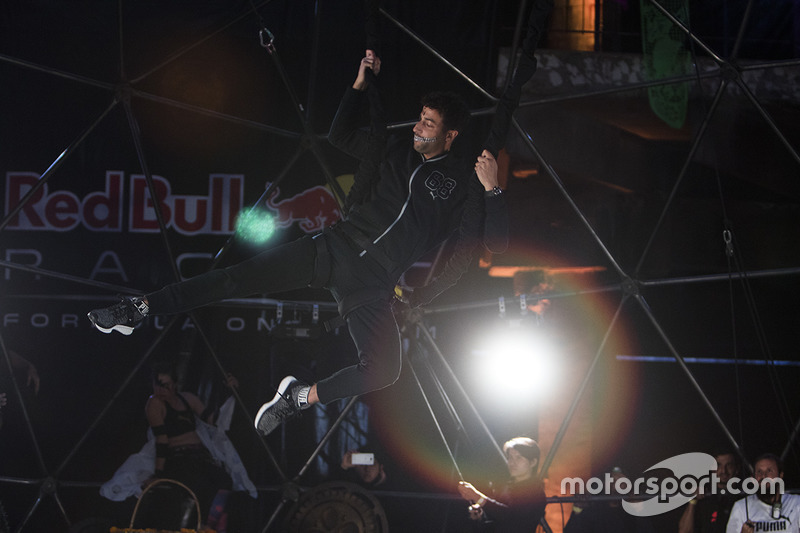 Ріккардо, Red Bull Racing, з черепом Офрендомо