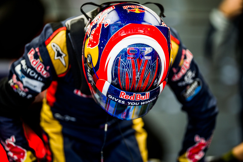 2016 год. В боксах Toro Rosso по ходу первой пятничной тренировке