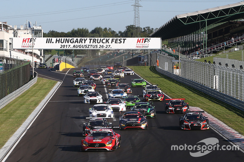 Start: #88 AKKA ASP Mercedes AMG GT3: Tristan Vautier, Felix Rosenqvist leads