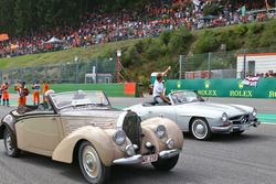 (L to R): Fernando Alonso, McLaren and Nico Rosberg, Mercedes AMG F1 on the drivers parade