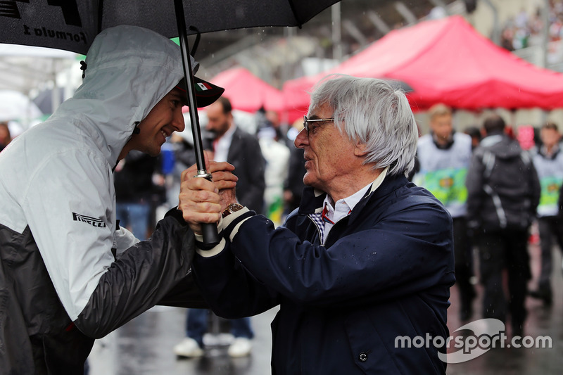 (L to R): Esteban Gutierrez, Haas F1 Team with Bernie Ecclestone, on the grid