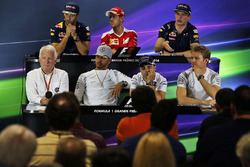 Пресс-конференция FIA: Даниэль Риккардо, Red Bull Racing; Себастьян Феттель, Ferrari; Макс Ферстаппе