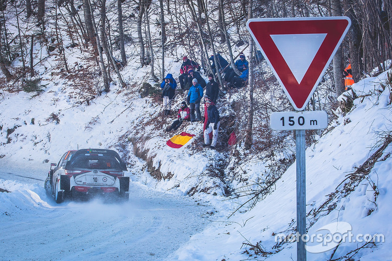 Я на машині WRC - у мене "головна дорога"!