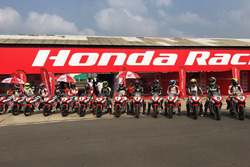 Atmosphere in the pitlane