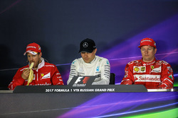 Sebastian Vettel, Ferrari, Valtteri Bottas, Mercedes AMG F1, Kimi Raikkonen, Ferrari lors de la conférence de presse