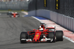 Sebastian Vettel, Ferrari SF70H, Kimi Raikkonen, Ferrari SF70H