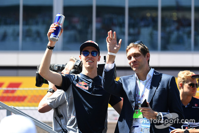 Daniil Kvyat, Scuderia Toro Rosso, Vitaly Petrov