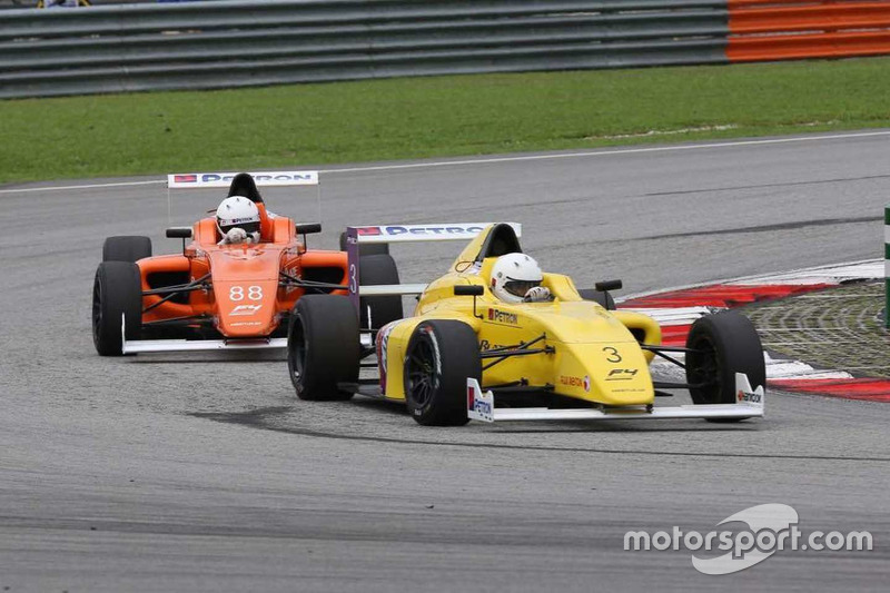 Kane Shepherd di depan Perdana Minang, Race 4