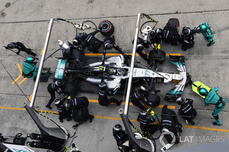 Valtteri Bottas, Mercedes-Benz F1 W08 pit stop