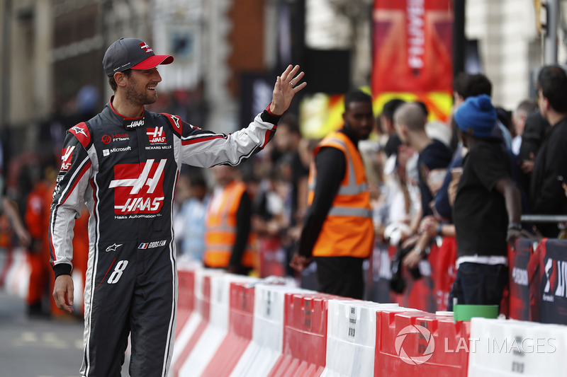 Romain Grosjean, Haas F1 Team, waves to fans