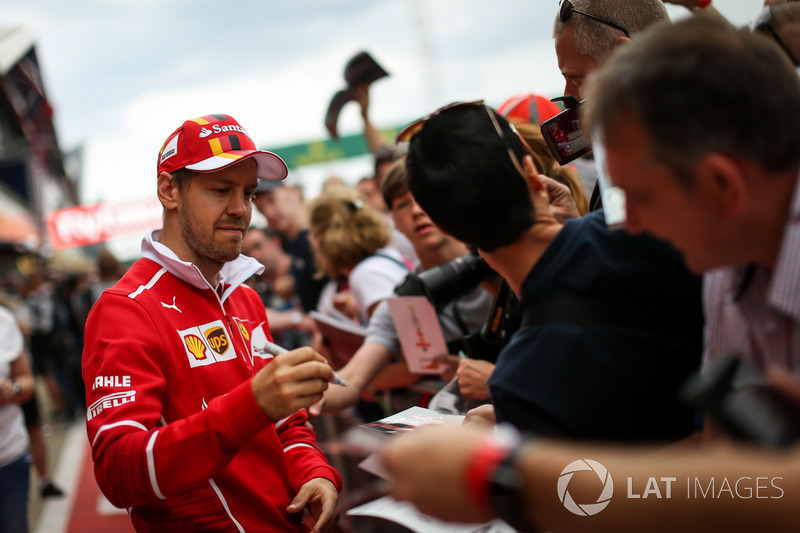 Sebastian Vettel, Ferrari signs autographs for the fans