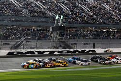 Restart, Kyle Busch, Joe Gibbs Racing Toyota leads