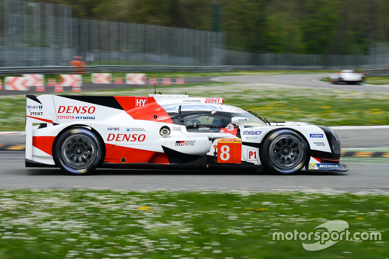 #8 Toyota Gazoo Racing Toyota TS050 Hybrid: Anthony Davidson, Nicolas Lapierre, Kazuki Nakajima