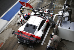 #91 Porsche Team Porsche 911 RSR: Richard Lietz, Frédéric Makowiecki