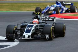 Kevin Magnussen, Haas F1 Team VF-17, Marcus Ericsson, Sauber C36