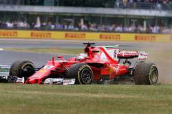 Sebastian Vettel, Ferrari SF70H, with a front puncture