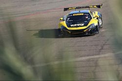 #9 K-Pax Racing, McLaren 650S GT3: Alvaro Parente