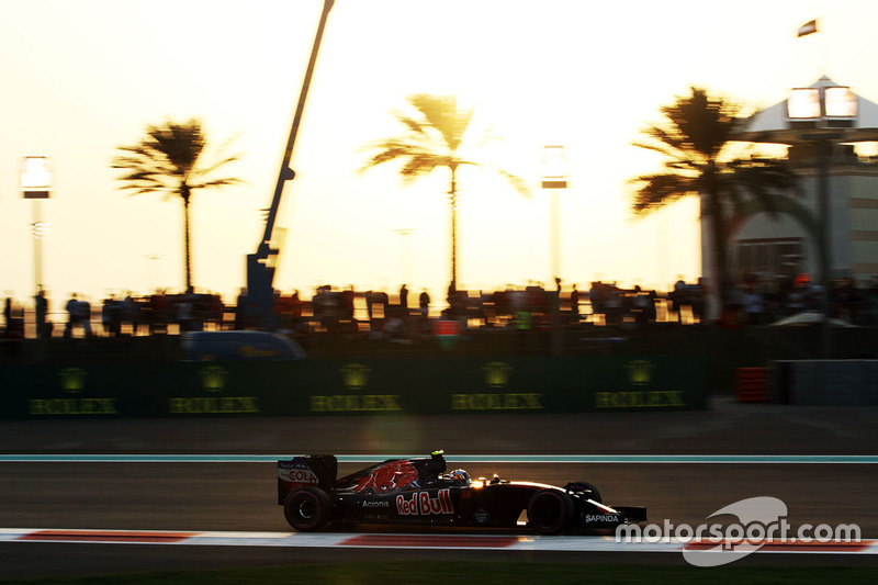 Ausfall: Carlos Sainz Jr., Scuderia Toro Rosso STR11