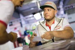 Séance d'autographes : Rob Huff, Honda Racing Team JAS, Honda Civic WTCC